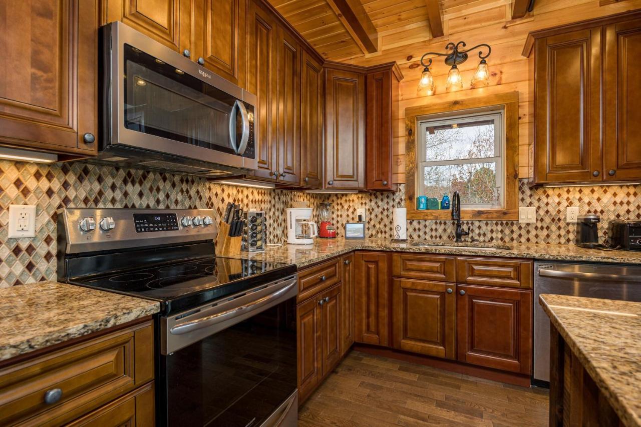 Ridge View Lodge Nature And Mountain View - Hot Tub - Firepit - Yard - Games Gatlinburg Extérieur photo