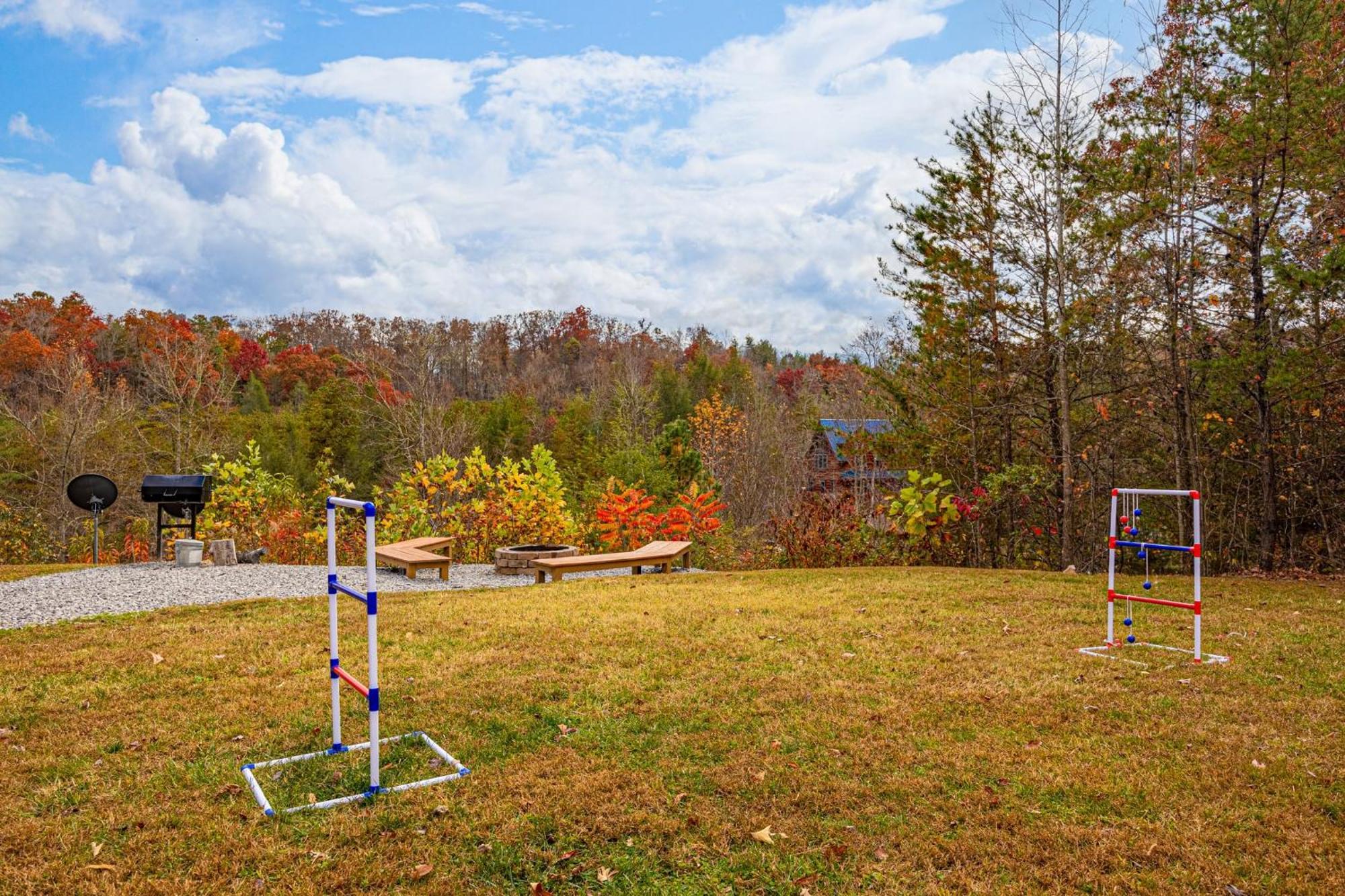 Ridge View Lodge Nature And Mountain View - Hot Tub - Firepit - Yard - Games Gatlinburg Extérieur photo