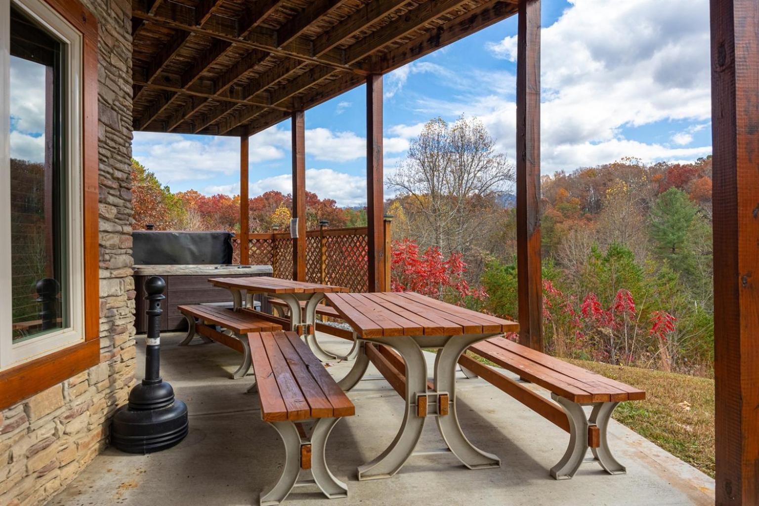 Ridge View Lodge Nature And Mountain View - Hot Tub - Firepit - Yard - Games Gatlinburg Extérieur photo